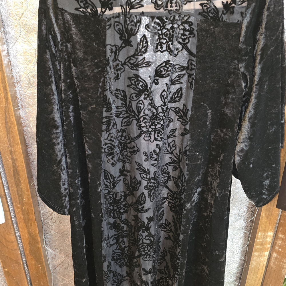 Knox Rose Black Velvet Floral Robe - Picture 3 of 5